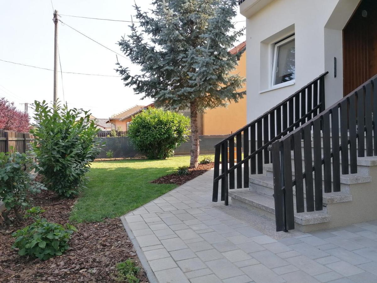 Villa Lili Apartments Balatonkeresztúr Exterior foto