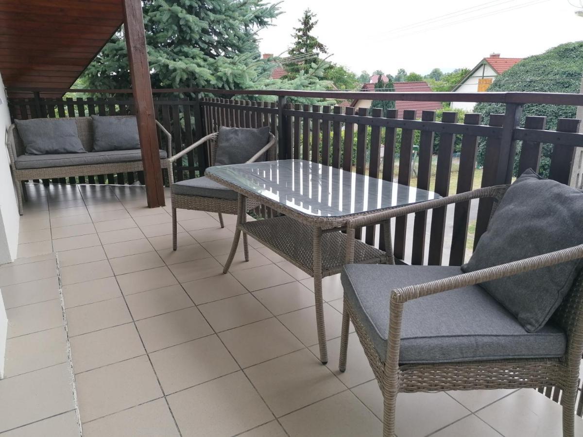 Villa Lili Apartments Balatonkeresztúr Exterior foto