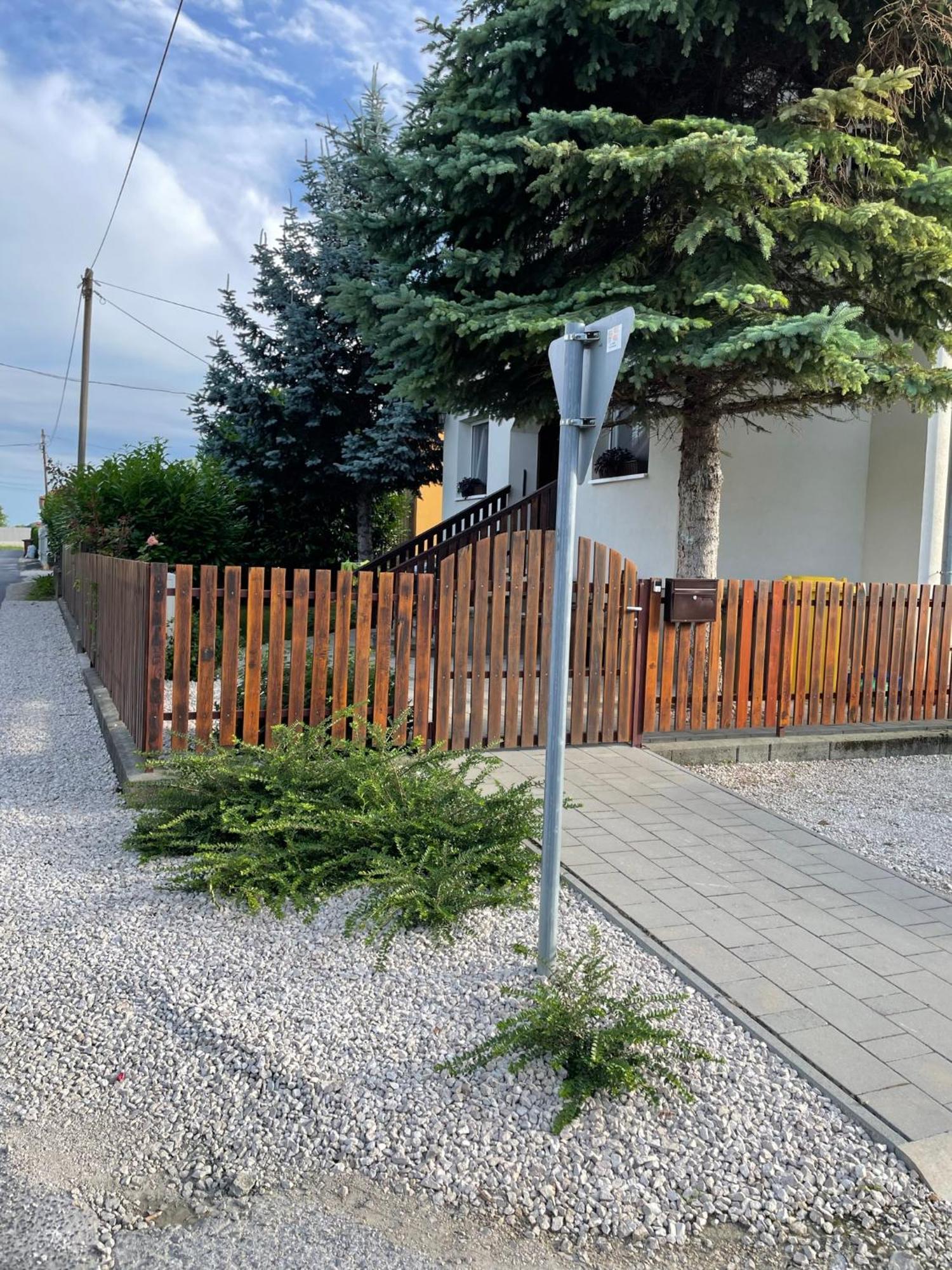 Villa Lili Apartments Balatonkeresztúr Exterior foto
